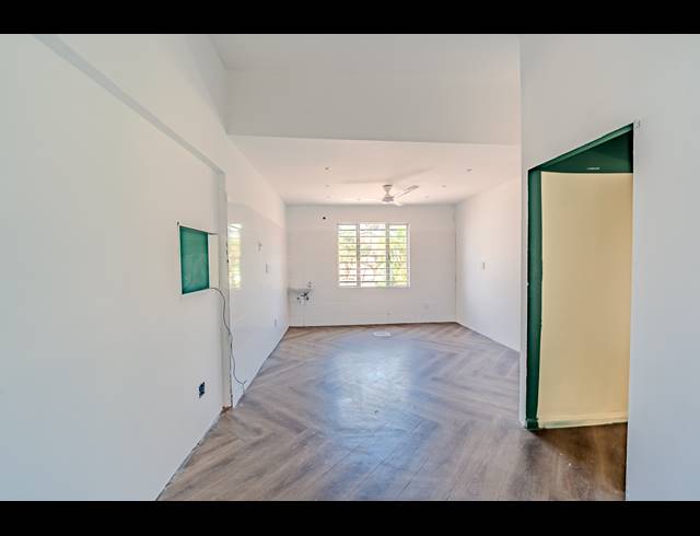 200M² OFFICE FOR SALE IN ESSENWOOD